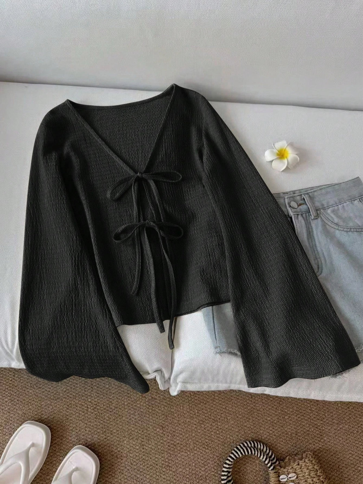 Women's Casual Solid Color Tie Front Semi-Fitted Flare Sleeve Blouse V-Neck Knit Textured Fabrics Cottagecore Top Spring/Fall